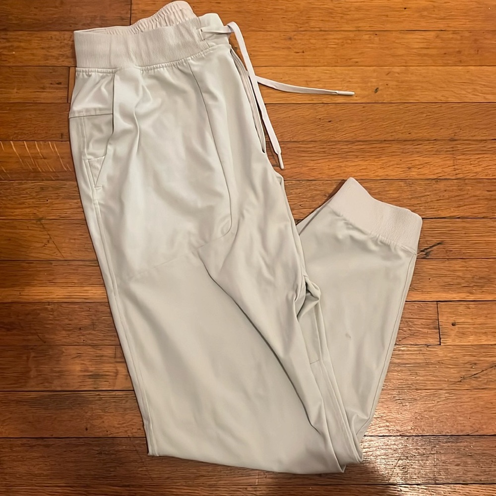 Lululemon Dance Studio Joggers  waist: 32-33”
Length: 32”
